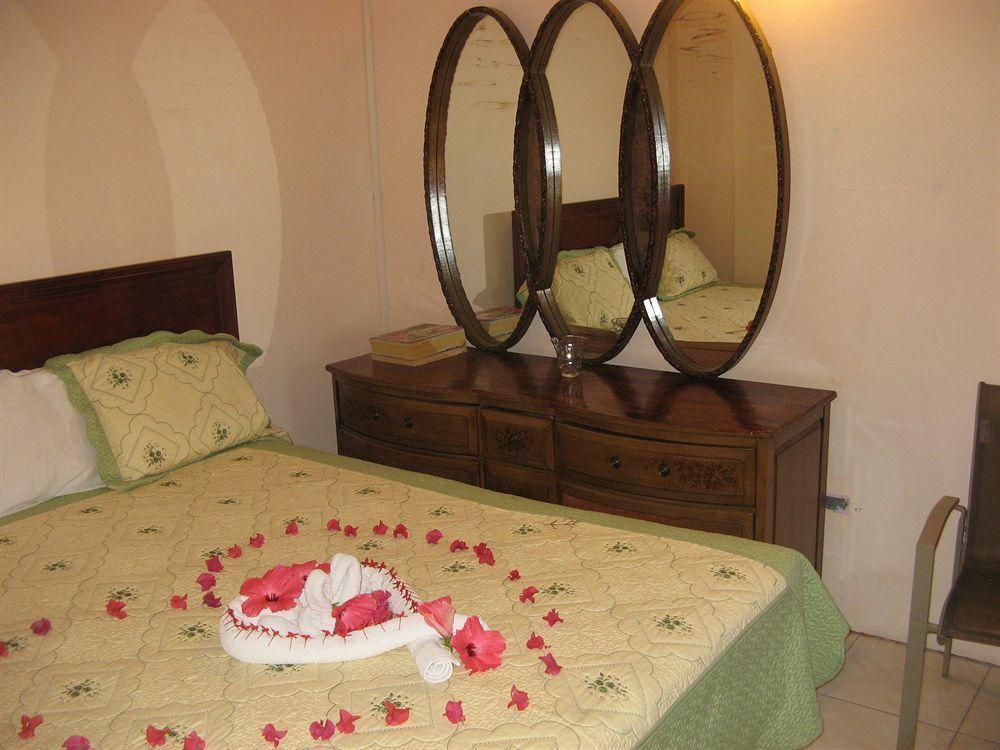 Executive Shaw Park Guest House Ocho Rios Luaran gambar