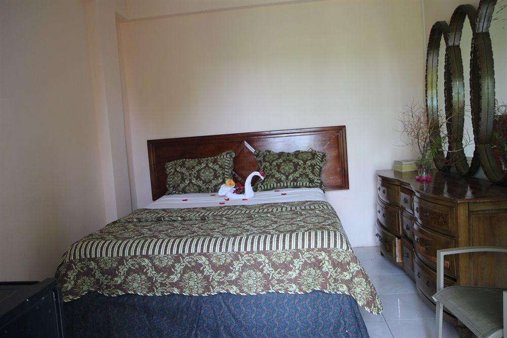 Executive Shaw Park Guest House Ocho Rios Luaran gambar