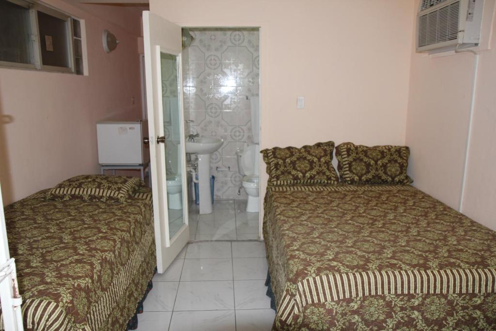 Executive Shaw Park Guest House Ocho Rios Luaran gambar