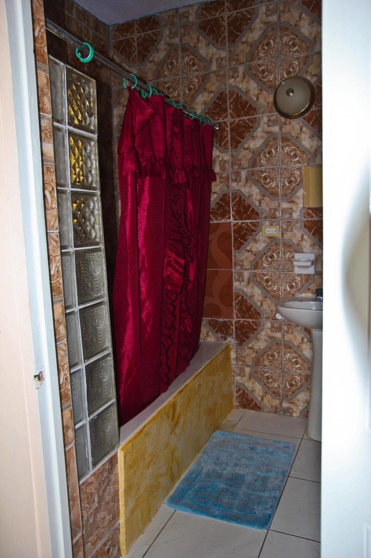 Executive Shaw Park Guest House Ocho Rios Luaran gambar